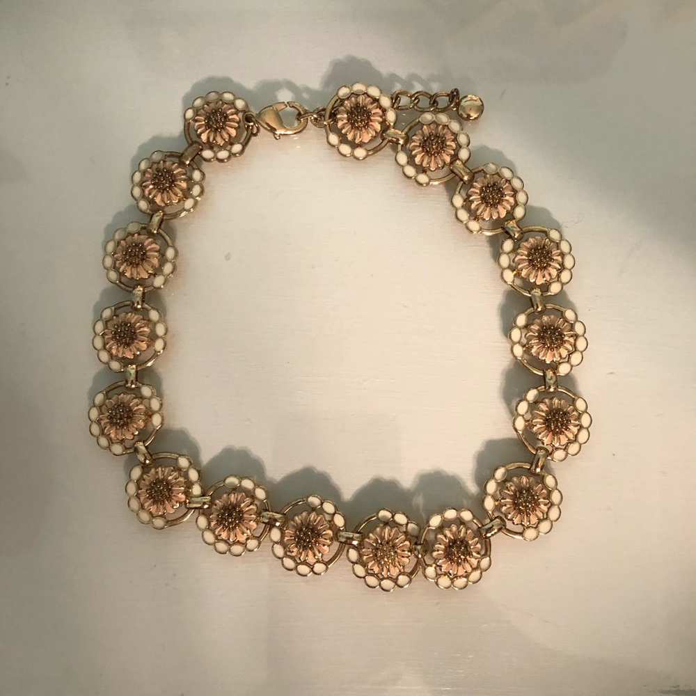 Forever 21 Flower Necklace